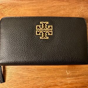 Tory Burch Black Britten Zip Continental Leather Wallet